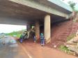 Obra de contenção dos taludes do viaduto sob a Avenida Barão do Rio Branco, em Cascavel