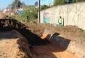 Serviços de implantação de dispositivos de drenagem e de escavação para execução dos muros de arrimo da estrutura do novo viaduto de São José dos Pinhais.