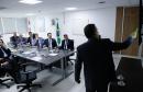 O governador Carlos Massa Ratinho Junior e o secretário nacional de Aviação Civil, Ronei Glanzmann, anunciaram nesta terça-feira (6), em Brasília, que a ampliação da pista do Aeroporto Internacional de Foz do Iguaçu (Cataratas) será feita antes da concessão para a iniciativa privada.