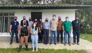 Participantes da reunião posando para foto