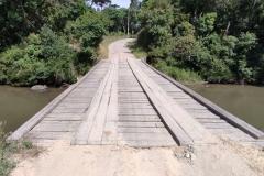 Atual ponte de madeira, que será substituída